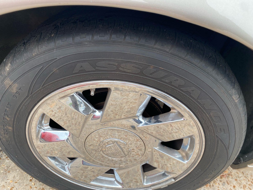2002 Cadillac DeVille Image 13