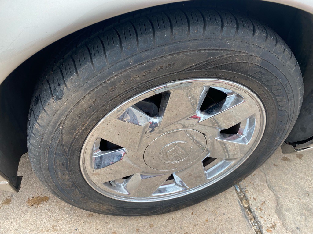 2002 Cadillac DeVille Image 14