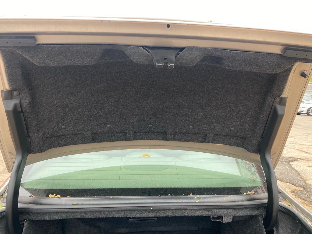 2002 Cadillac DeVille Image 17