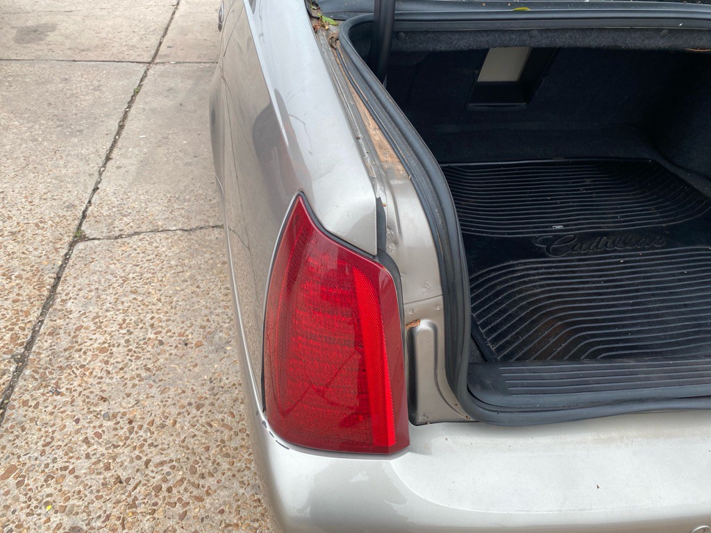 2002 Cadillac DeVille Image 19