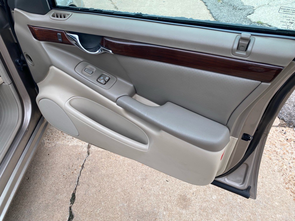 2002 Cadillac DeVille Image 22