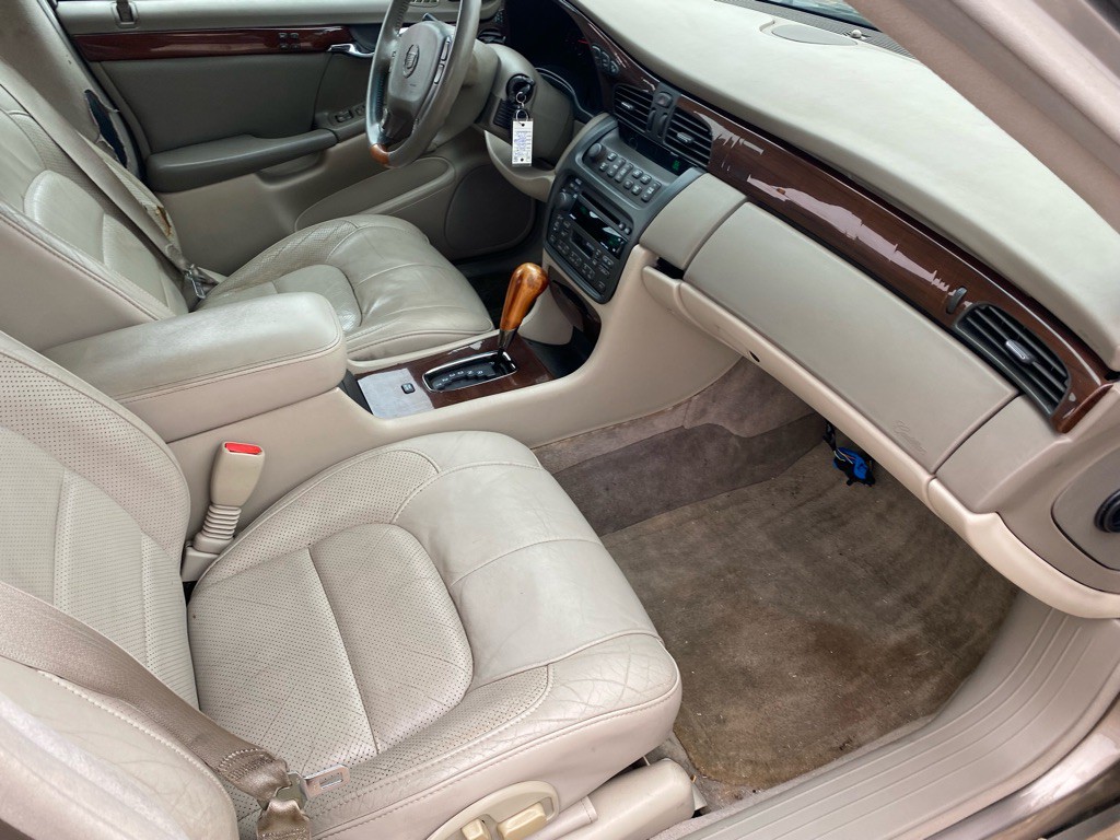 2002 Cadillac DeVille Image 23