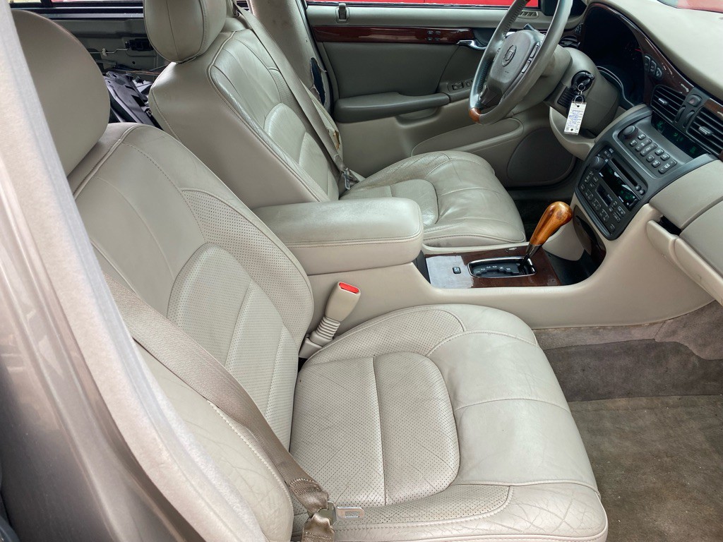 2002 Cadillac DeVille Image 24