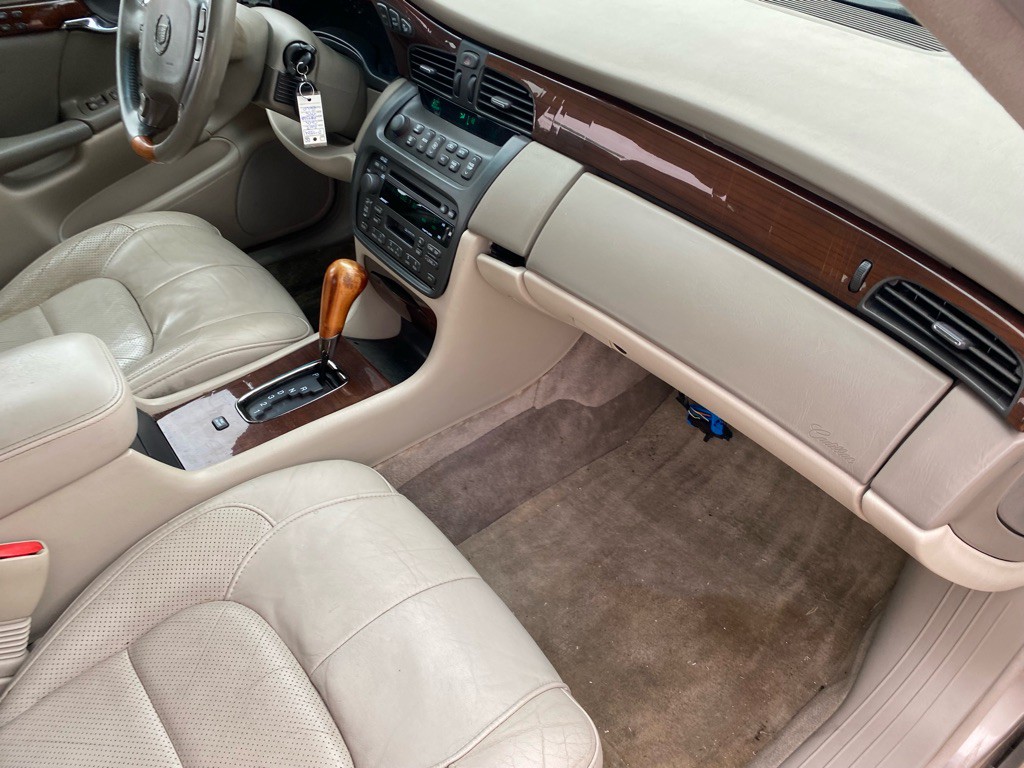 2002 Cadillac DeVille Image 25