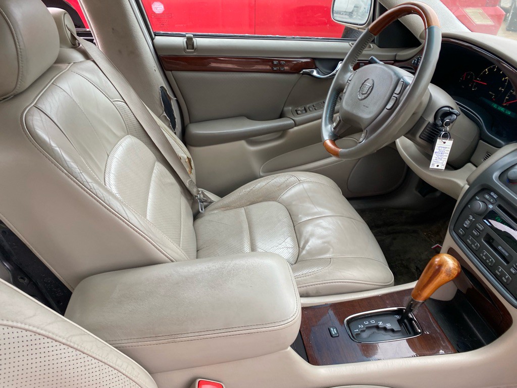 2002 Cadillac DeVille Image 27