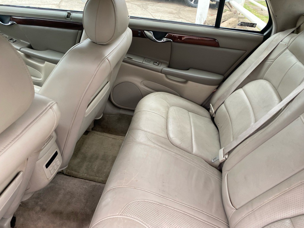 2002 Cadillac DeVille Image 34