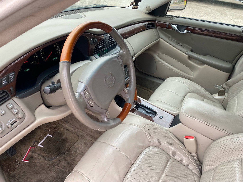 2002 Cadillac DeVille Image 40