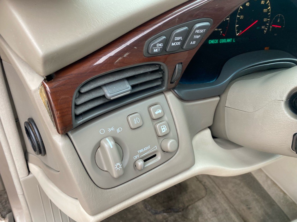 2002 Cadillac DeVille Image 44