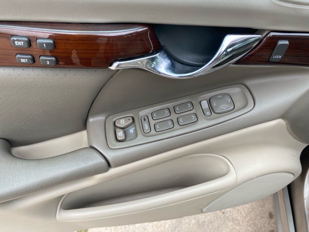 2002 Cadillac DeVille Image 45
