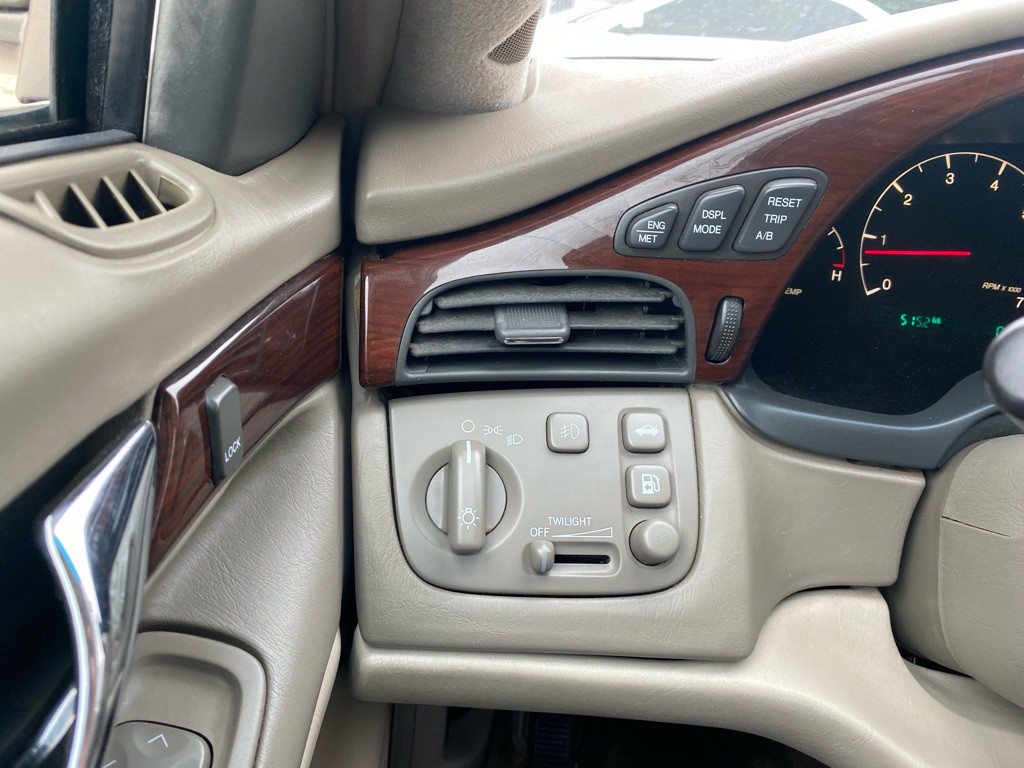 2002 Cadillac DeVille Image 59