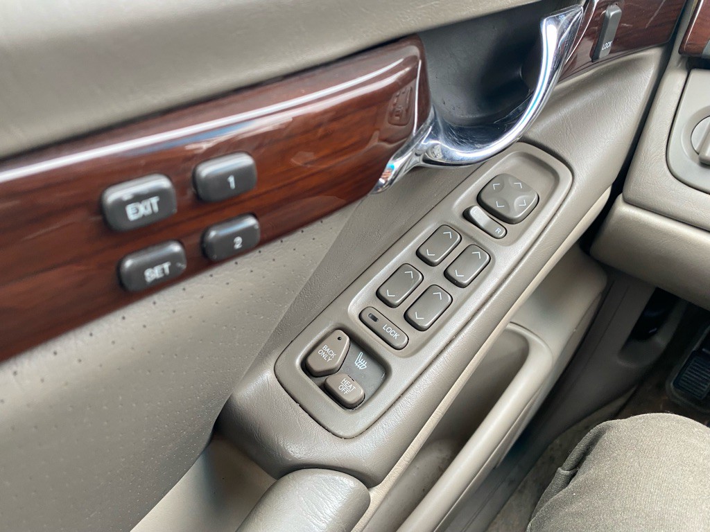 2002 Cadillac DeVille Image 60