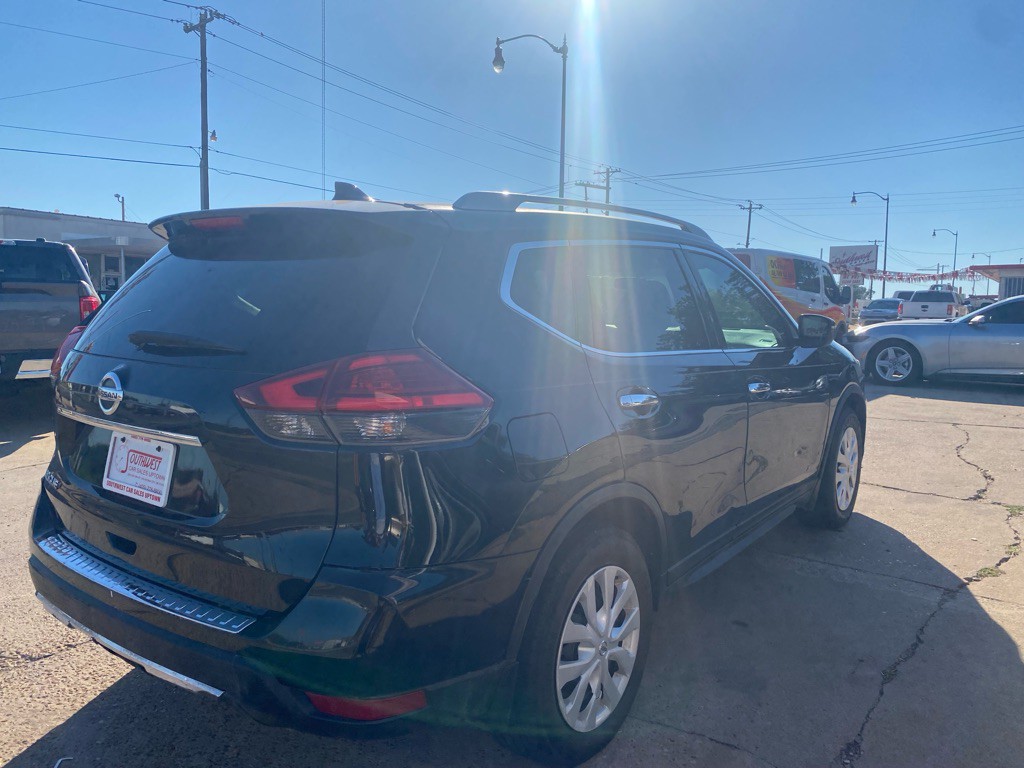 2017 Nissan Rogue Image 8