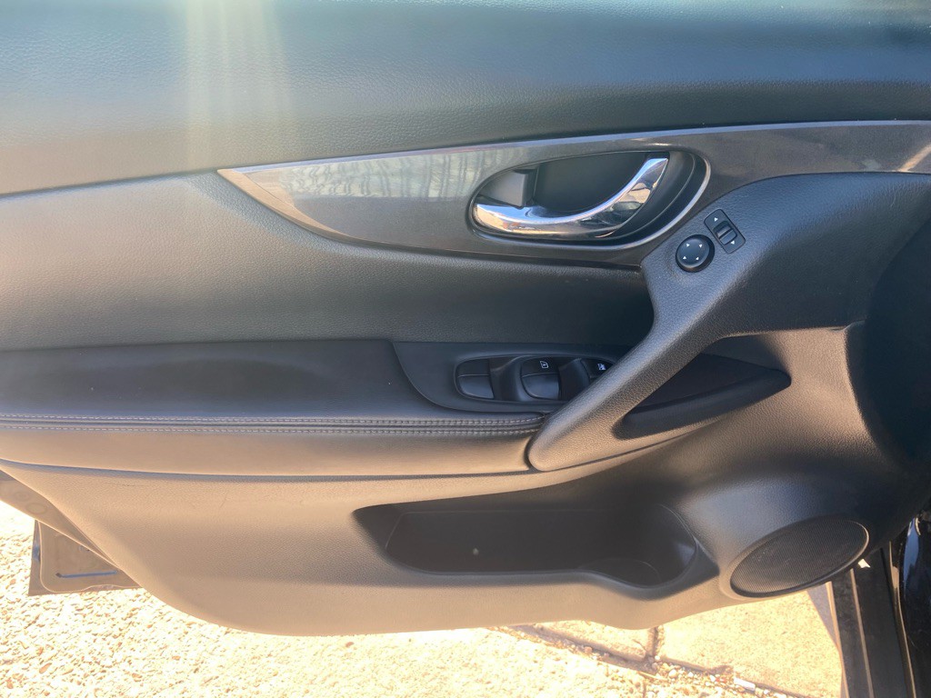 2017 Nissan Rogue Image 21