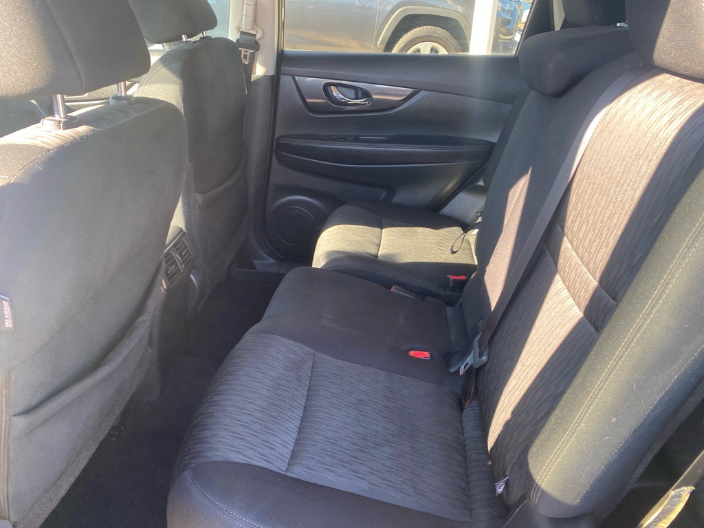 2017 Nissan Rogue Image 28