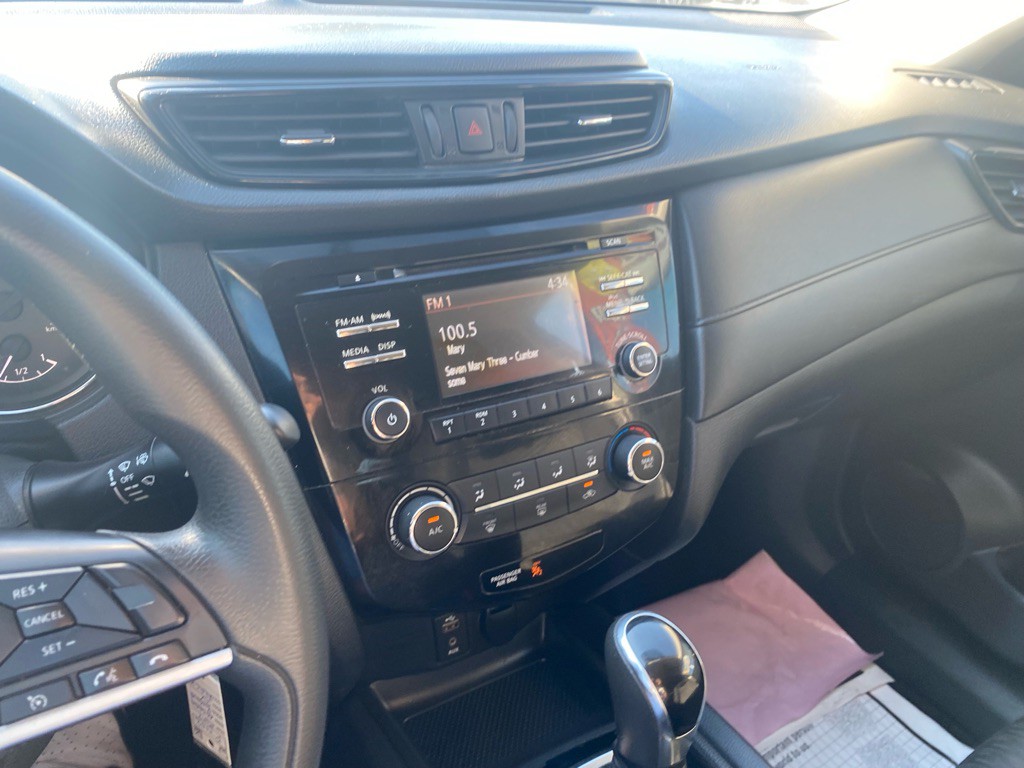 2017 Nissan Rogue Image 39