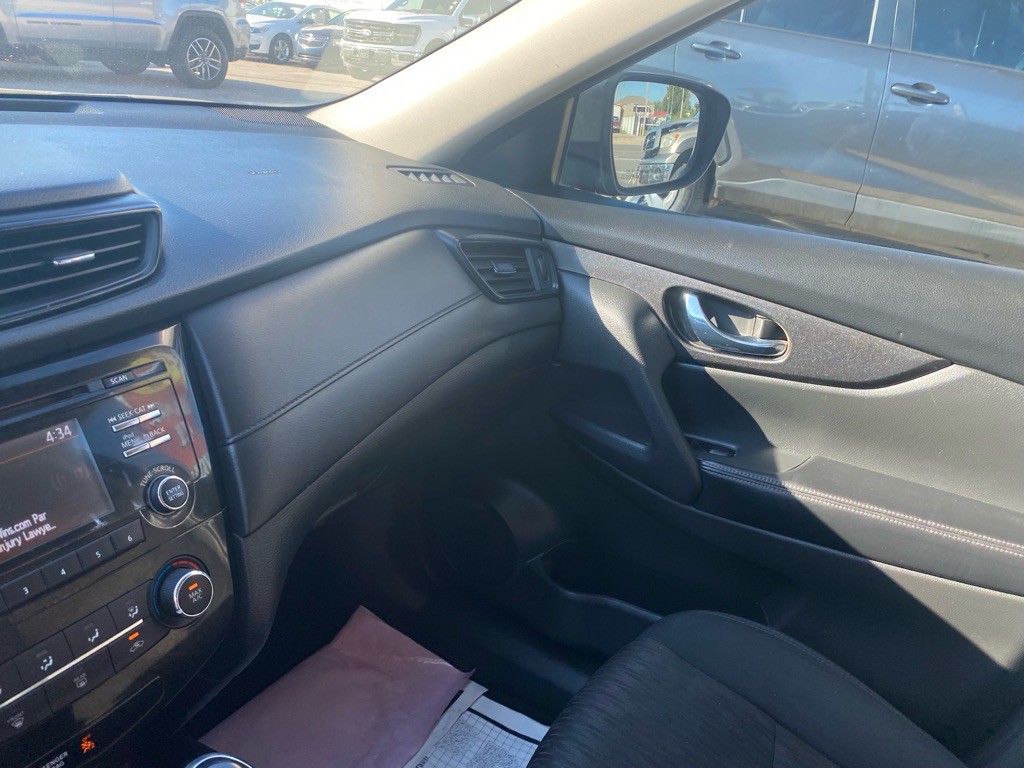 2017 Nissan Rogue Image 45