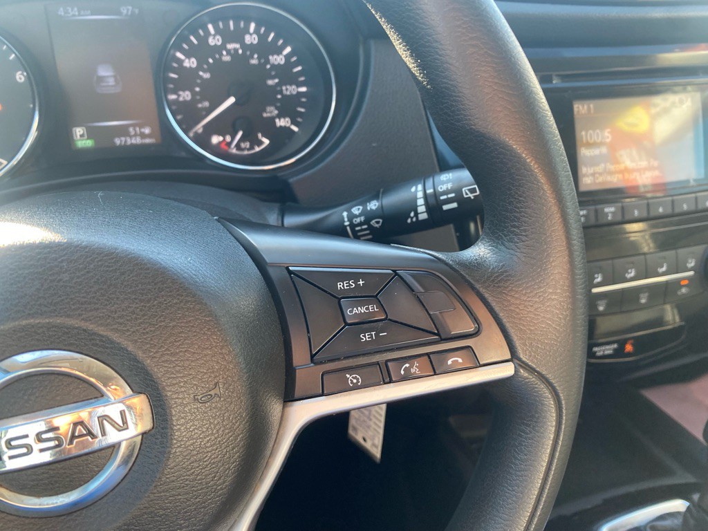 2017 Nissan Rogue Image 50