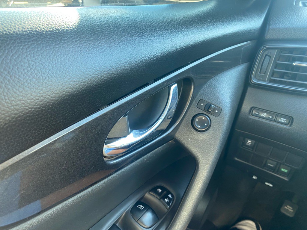 2017 Nissan Rogue Image 56
