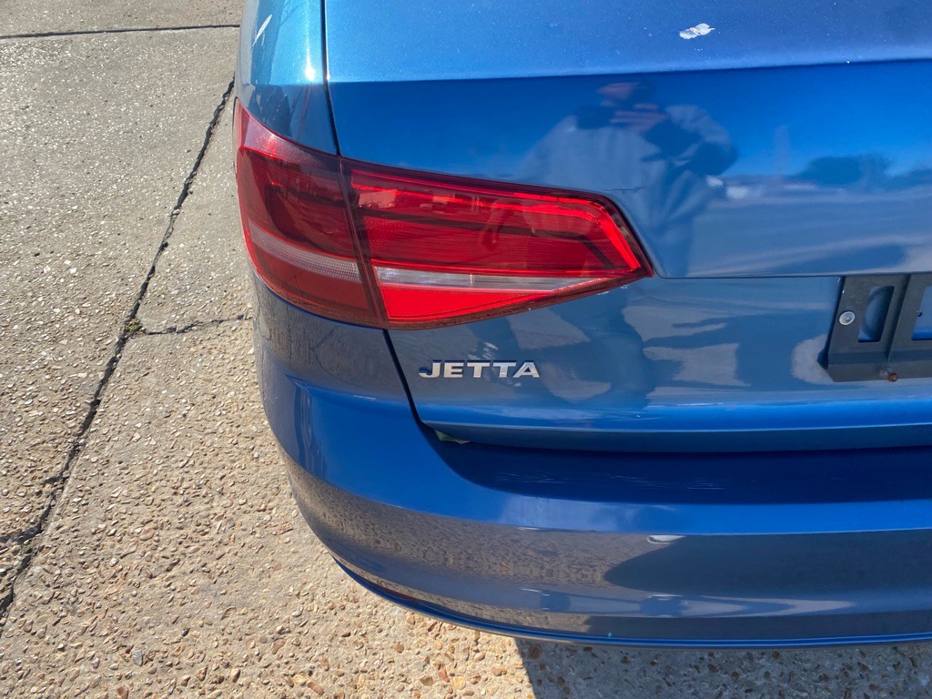 2017 Volkswagen Jetta Image 9