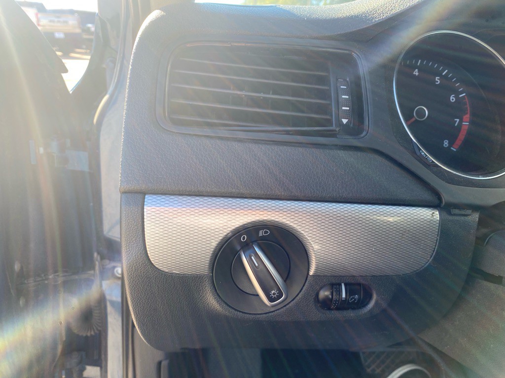 2017 Volkswagen Jetta Image 38