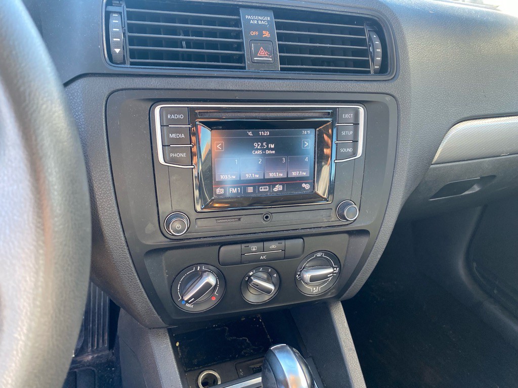 2017 Volkswagen Jetta Image 52