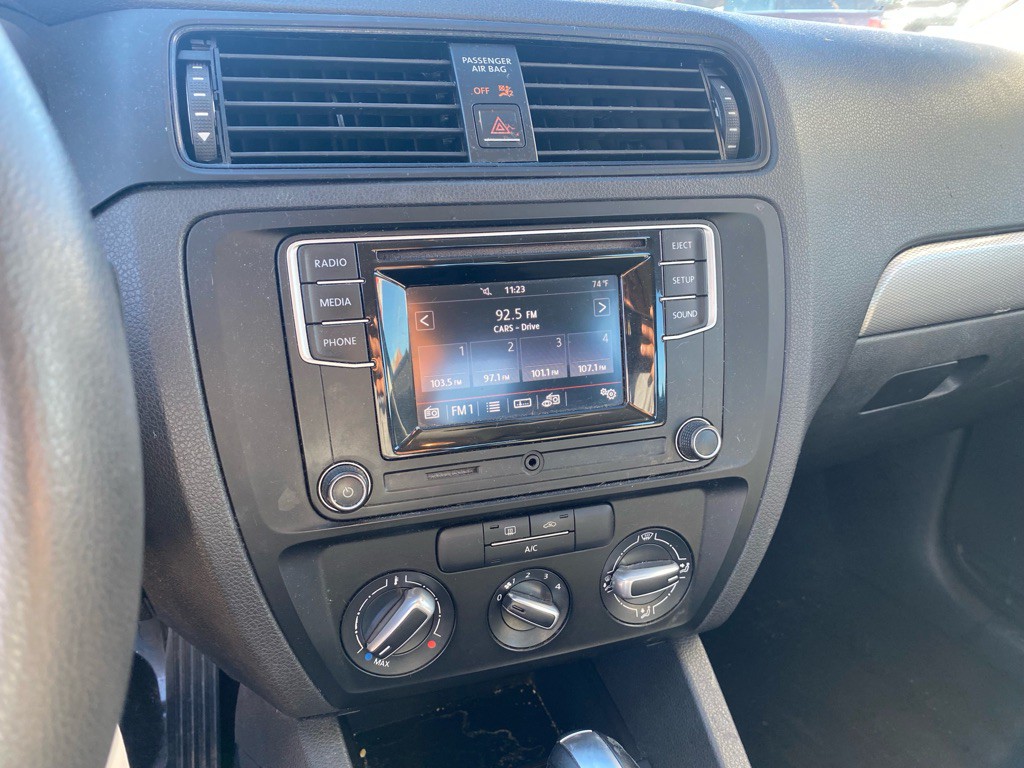 2017 Volkswagen Jetta Image 65