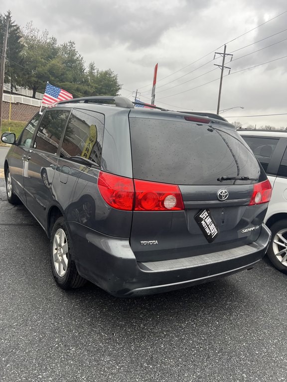 2010 Toyota Sienna Image 5