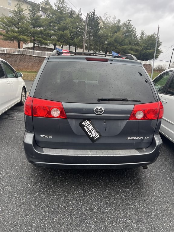 2010 Toyota Sienna Image 6