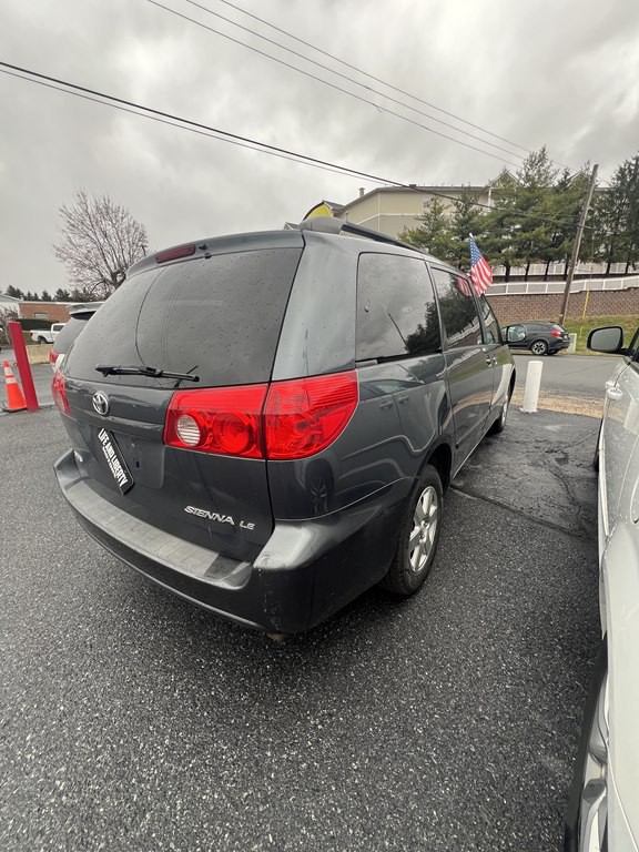 2010 Toyota Sienna Image 7