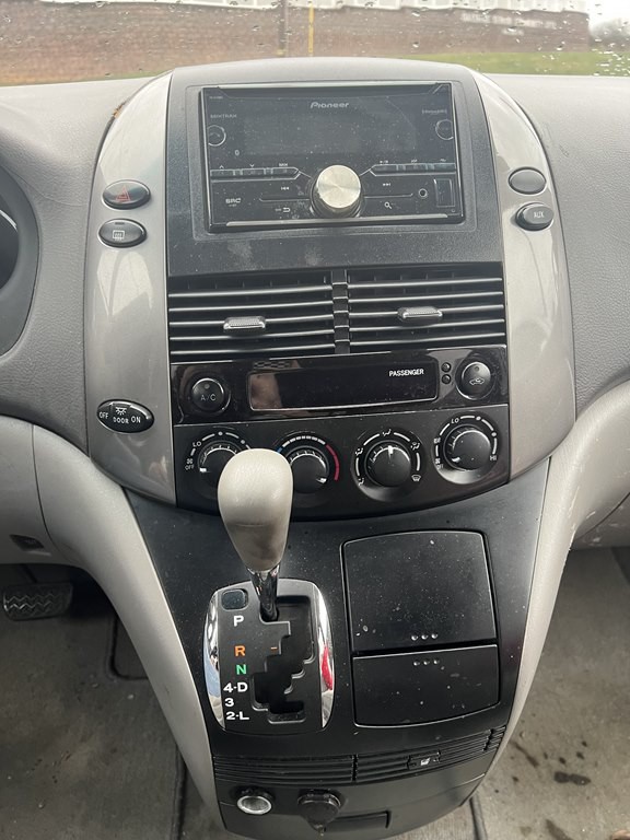 2010 Toyota Sienna Image 9