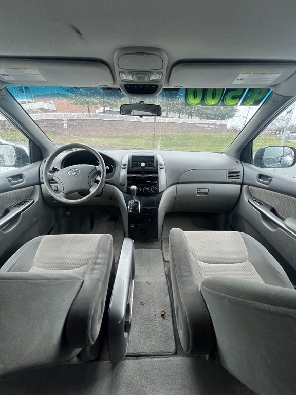 2010 Toyota Sienna Image 10