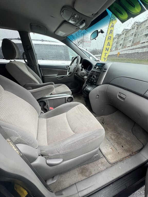 2010 Toyota Sienna Image 11