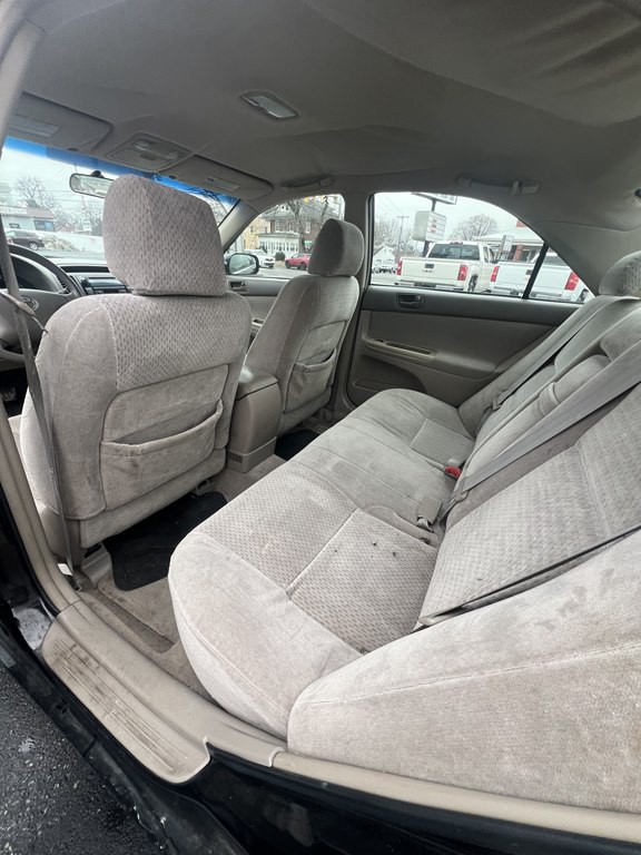 2004 Toyota Camry Image 10
