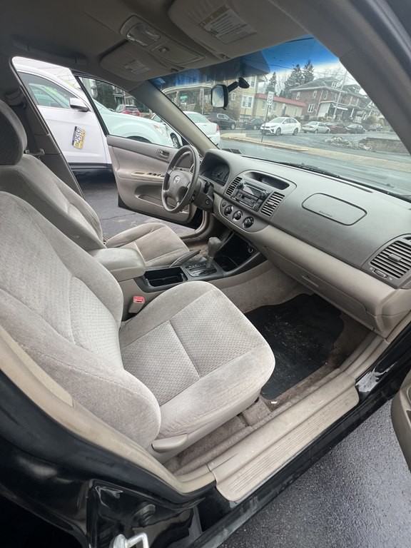 2004 Toyota Camry Image 12