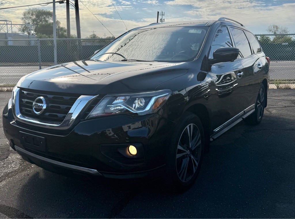 2017 Nissan Pathfinder Image 2