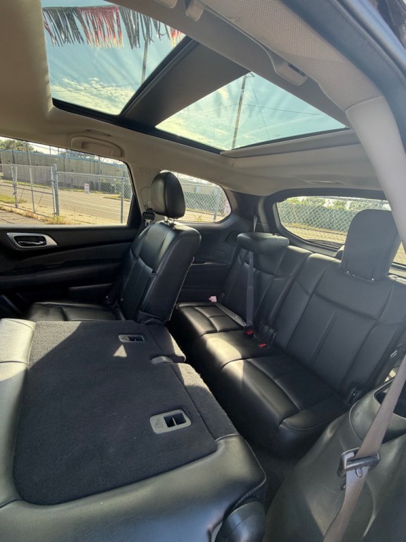 2017 Nissan Pathfinder Image 11