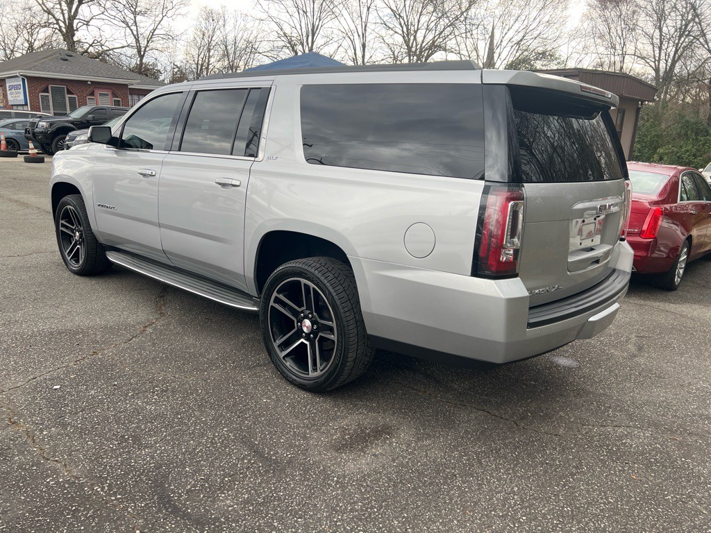 2017 GMC Yukon Image 2