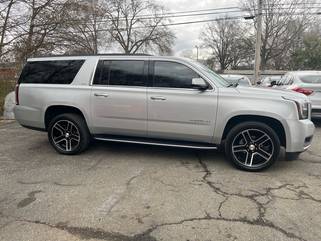 2017 GMC Yukon Image 3