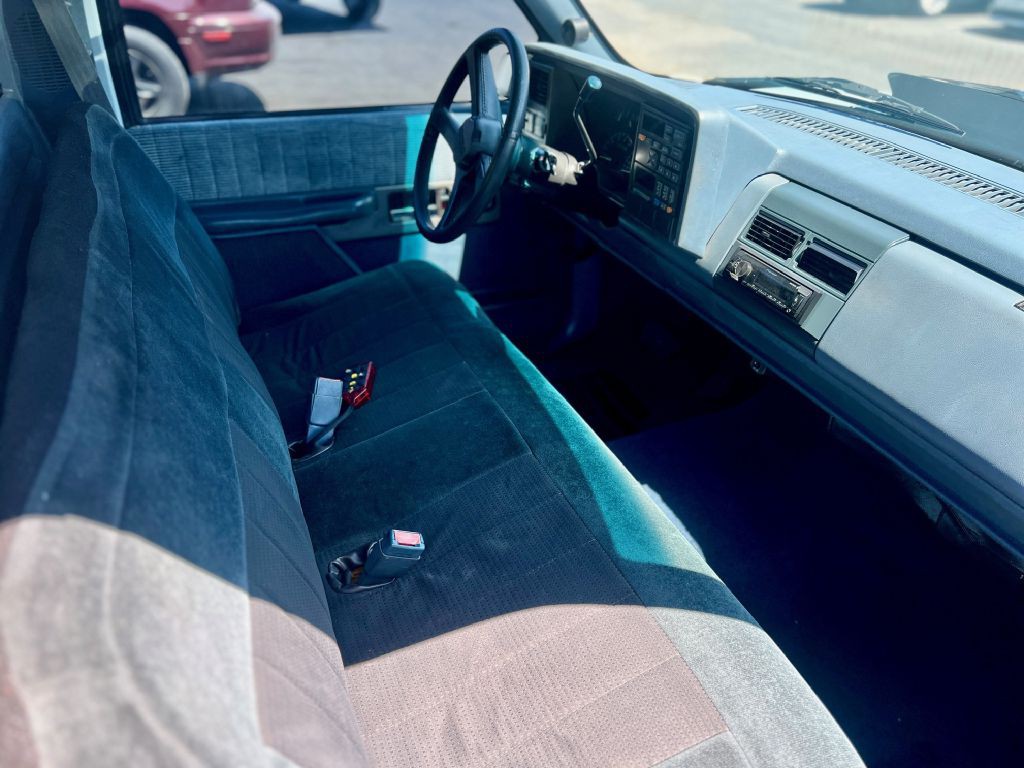 1992 Chevrolet C/K Image 21