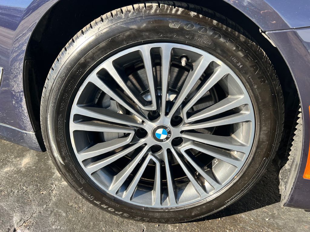 2018 BMW 5 Series Image 12