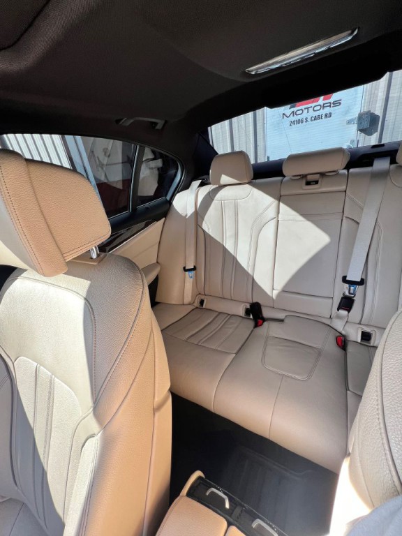 2018 BMW 5 Series Image 23