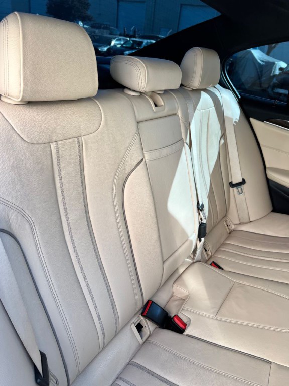 2018 BMW 5 Series Image 24