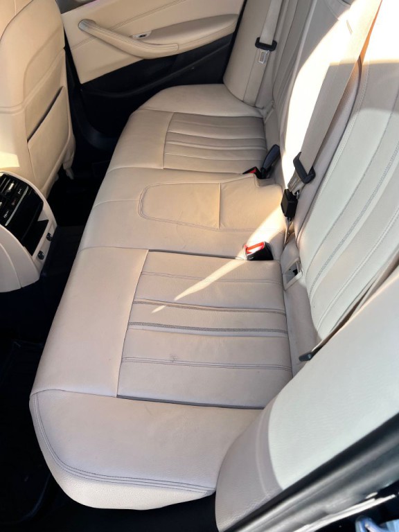 2018 BMW 5 Series Image 25