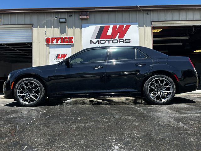 2019 Chrysler 300 Image 3
