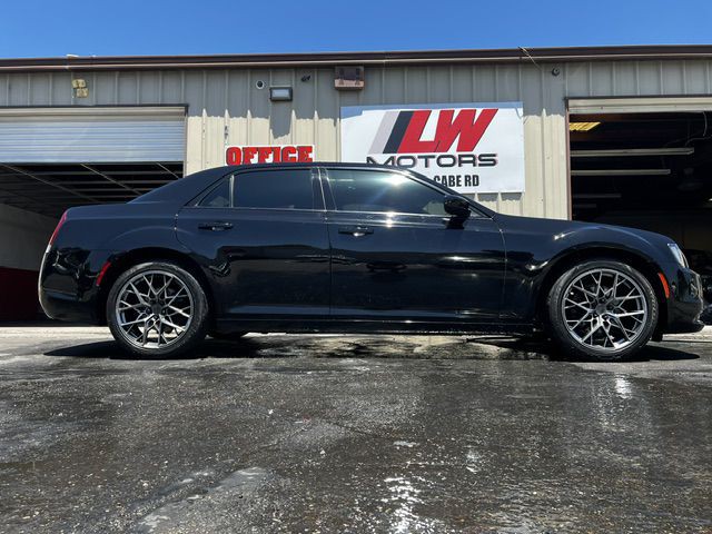 2019 Chrysler 300 Image 4
