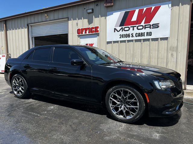 2019 Chrysler 300 Image 7