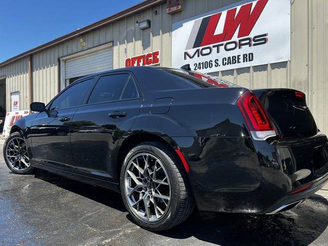 2019 Chrysler 300 Image 8