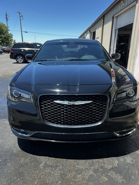 2019 Chrysler 300 Image 9