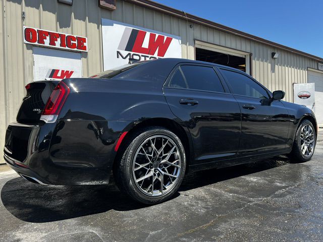 2019 Chrysler 300 Image 11