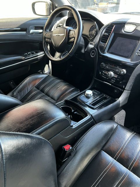 2019 Chrysler 300 Image 16